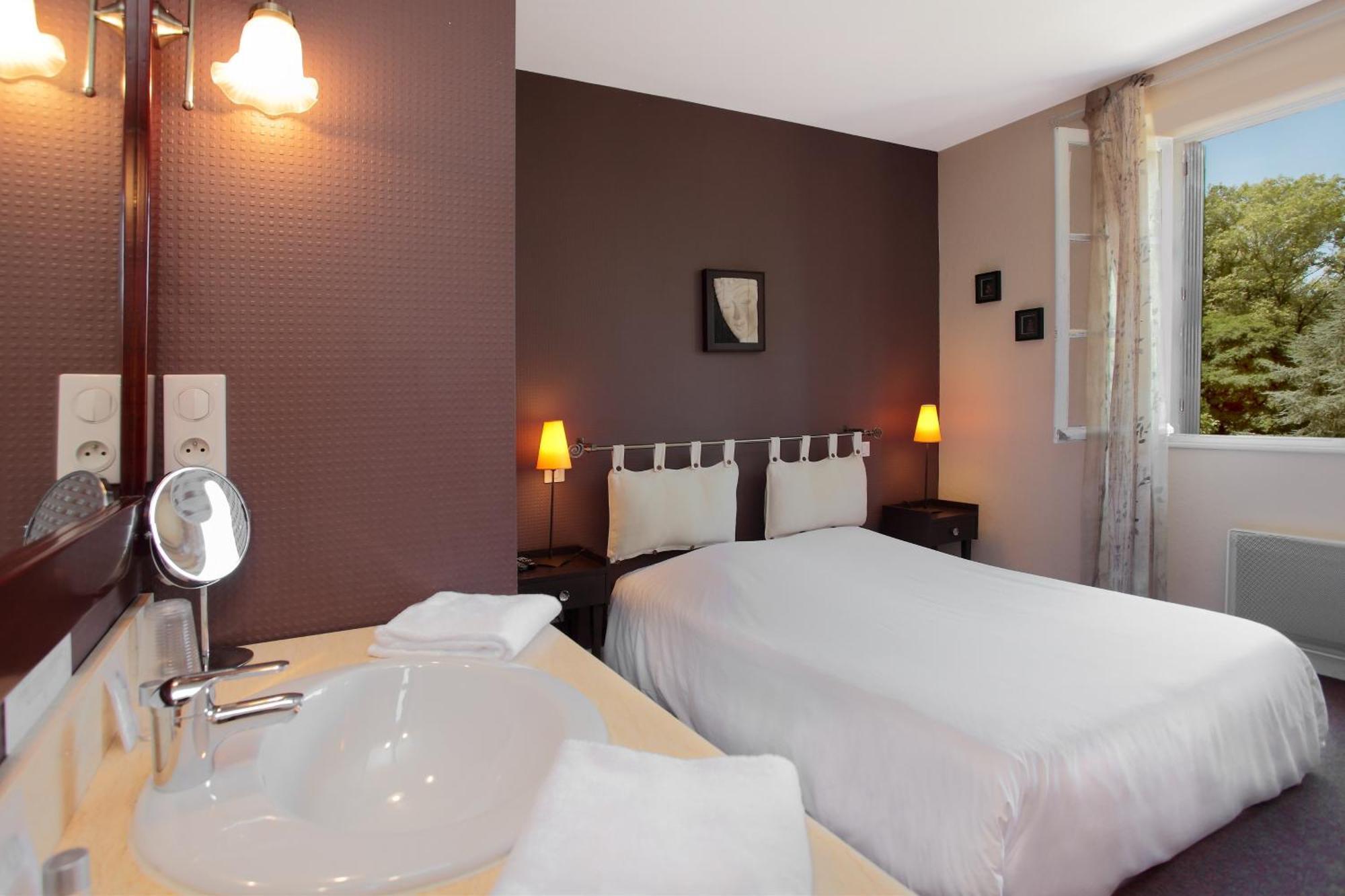 Logis Deshors-Foujanet Hotel Chamboulive ภายนอก รูปภาพ