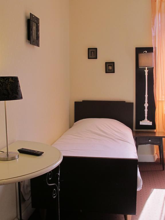 Logis Deshors-Foujanet Hotel Chamboulive ภายนอก รูปภาพ