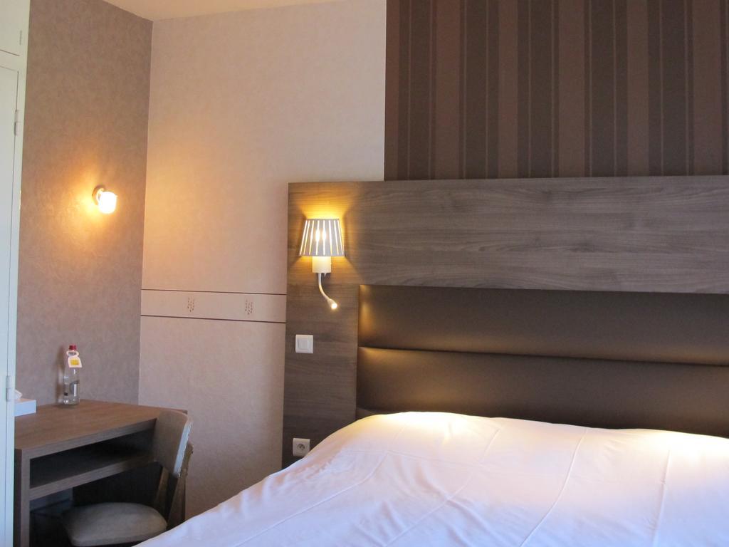 Logis Deshors-Foujanet Hotel Chamboulive ภายนอก รูปภาพ