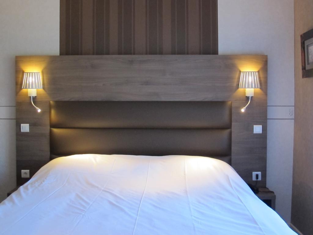 Logis Deshors-Foujanet Hotel Chamboulive ภายนอก รูปภาพ