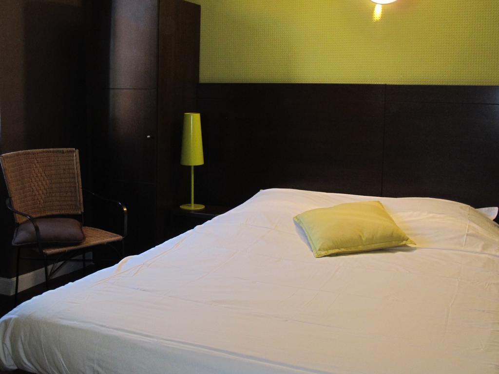 Logis Deshors-Foujanet Hotel Chamboulive ภายนอก รูปภาพ