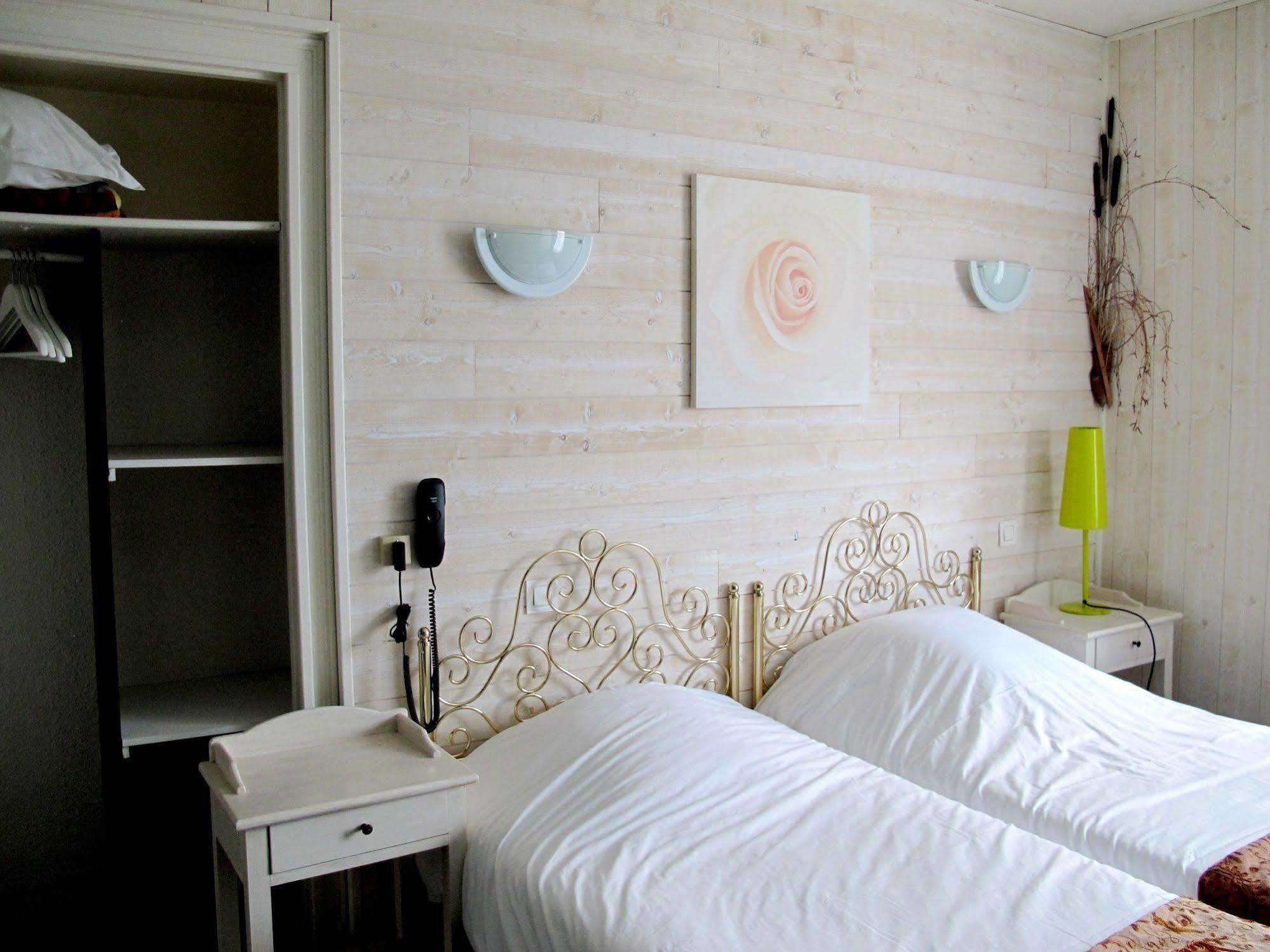 Logis Deshors-Foujanet Hotel Chamboulive ภายนอก รูปภาพ