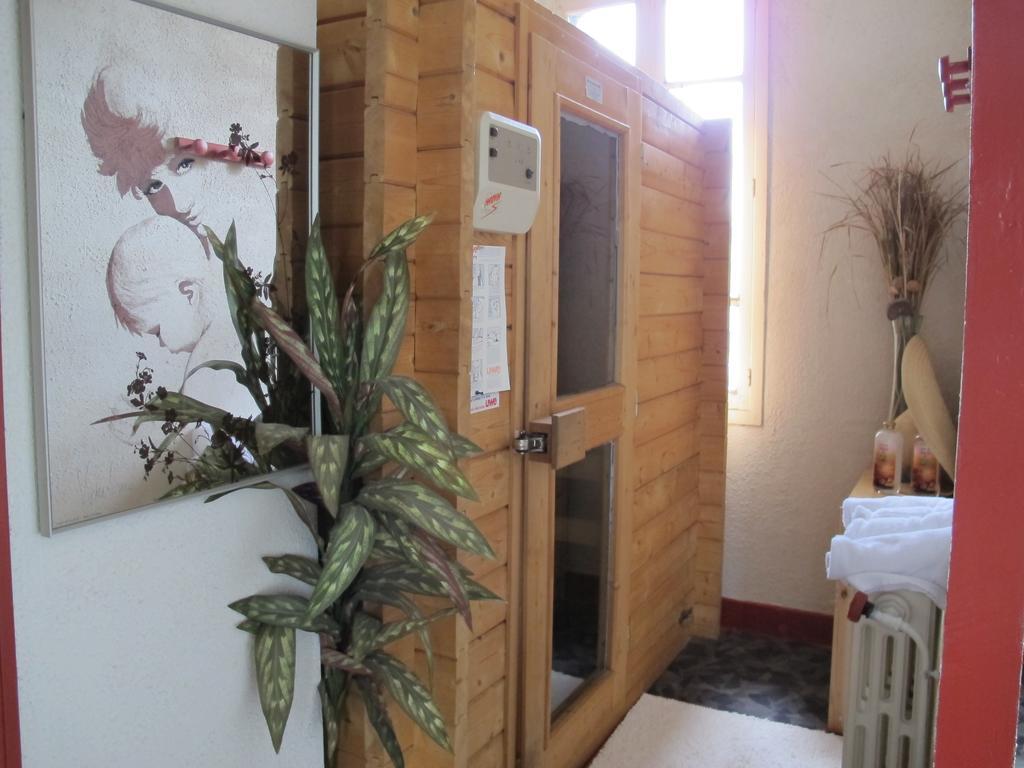 Logis Deshors-Foujanet Hotel Chamboulive ภายนอก รูปภาพ
